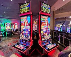 Live slot gameplay with Mahjong Ways and Aviator titles